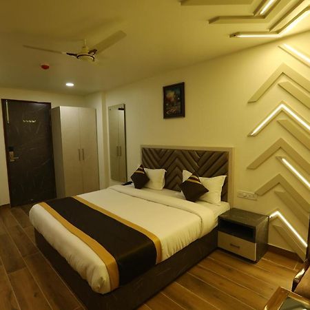 Hotel D Silverleaf Lakhnaú Exteriér fotografie